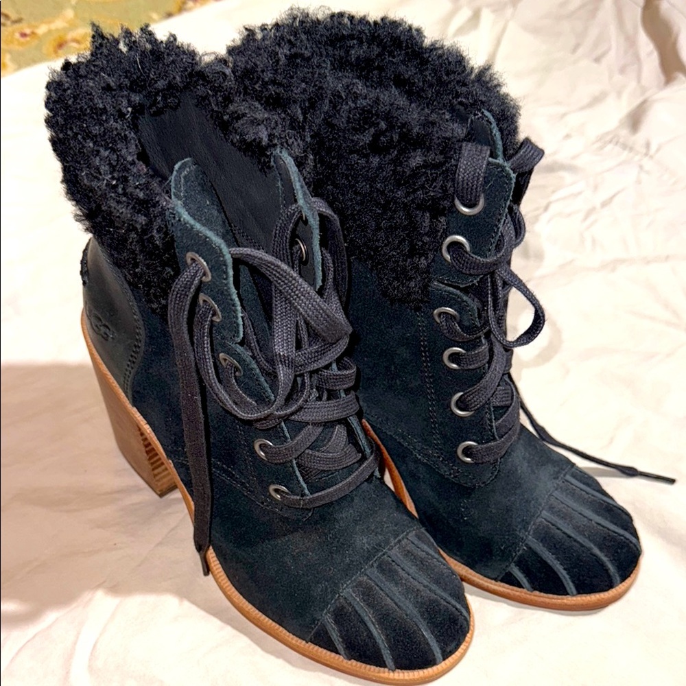 UGG Jaxon Black Suede/Sheepskin Lace Up Heel Boots Womens sz7
